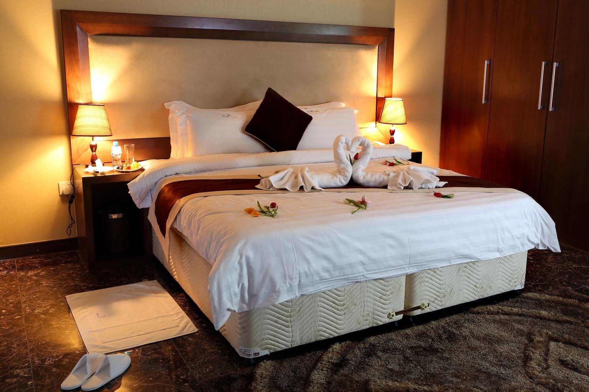 Belle Tower Luxury Apartments Manáma Kültér fotó